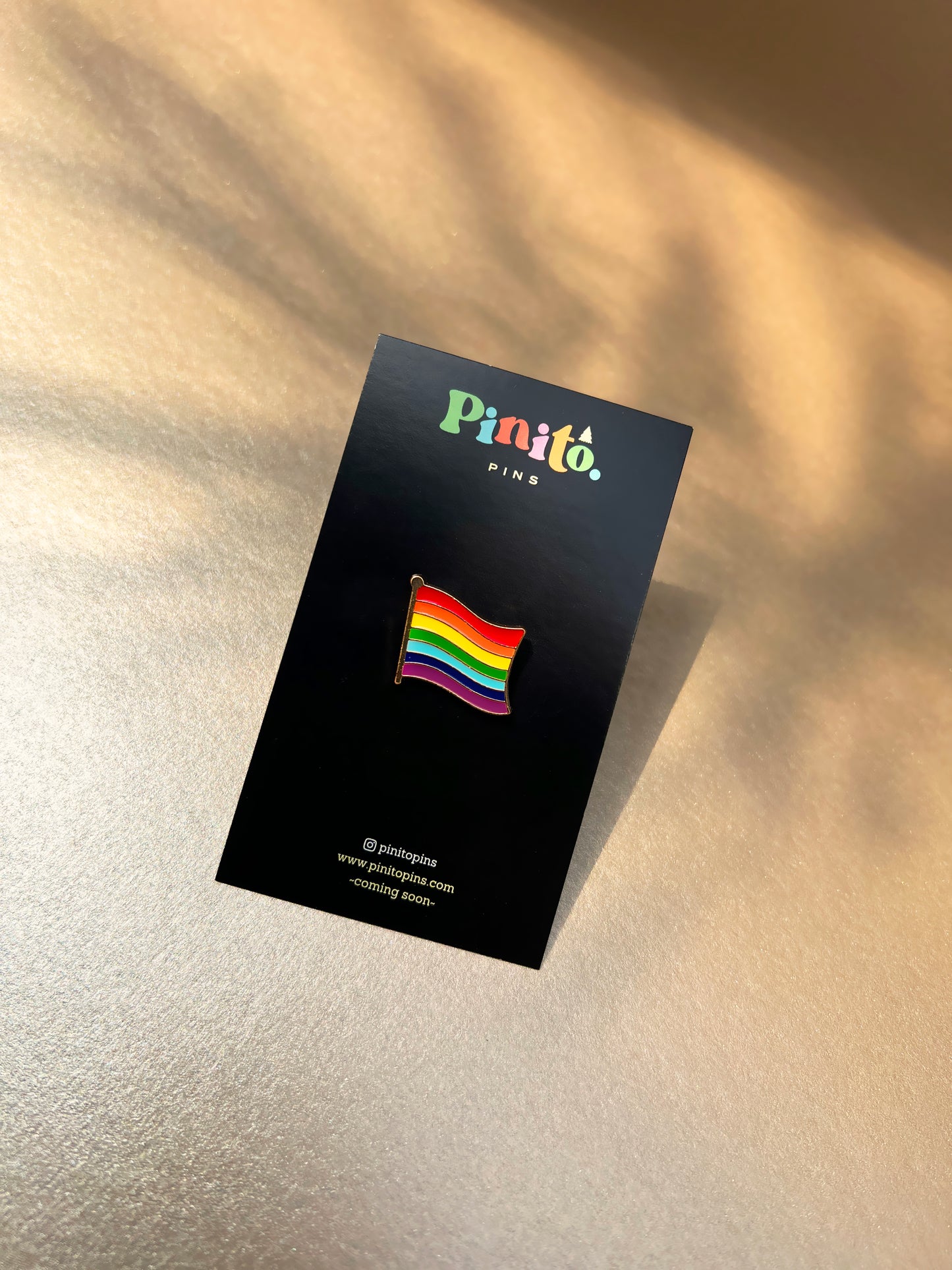 Bandera ondulada del orgullo LGBTQI+