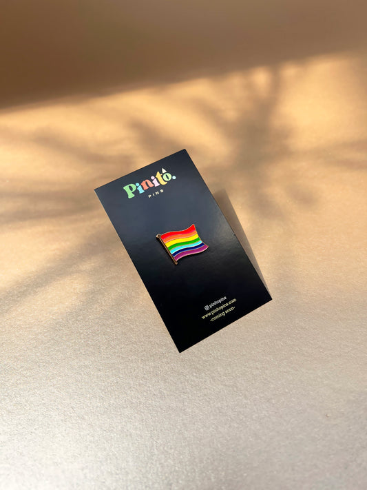 Bandera ondulada del orgullo LGBTQI+