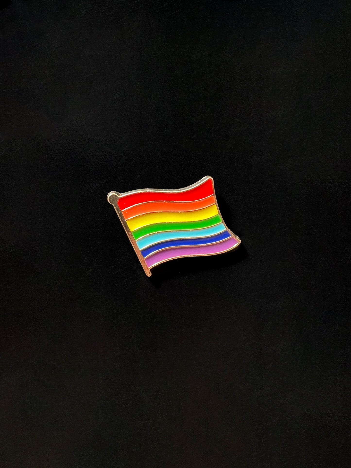 Bandera ondulada del orgullo LGBTQI+