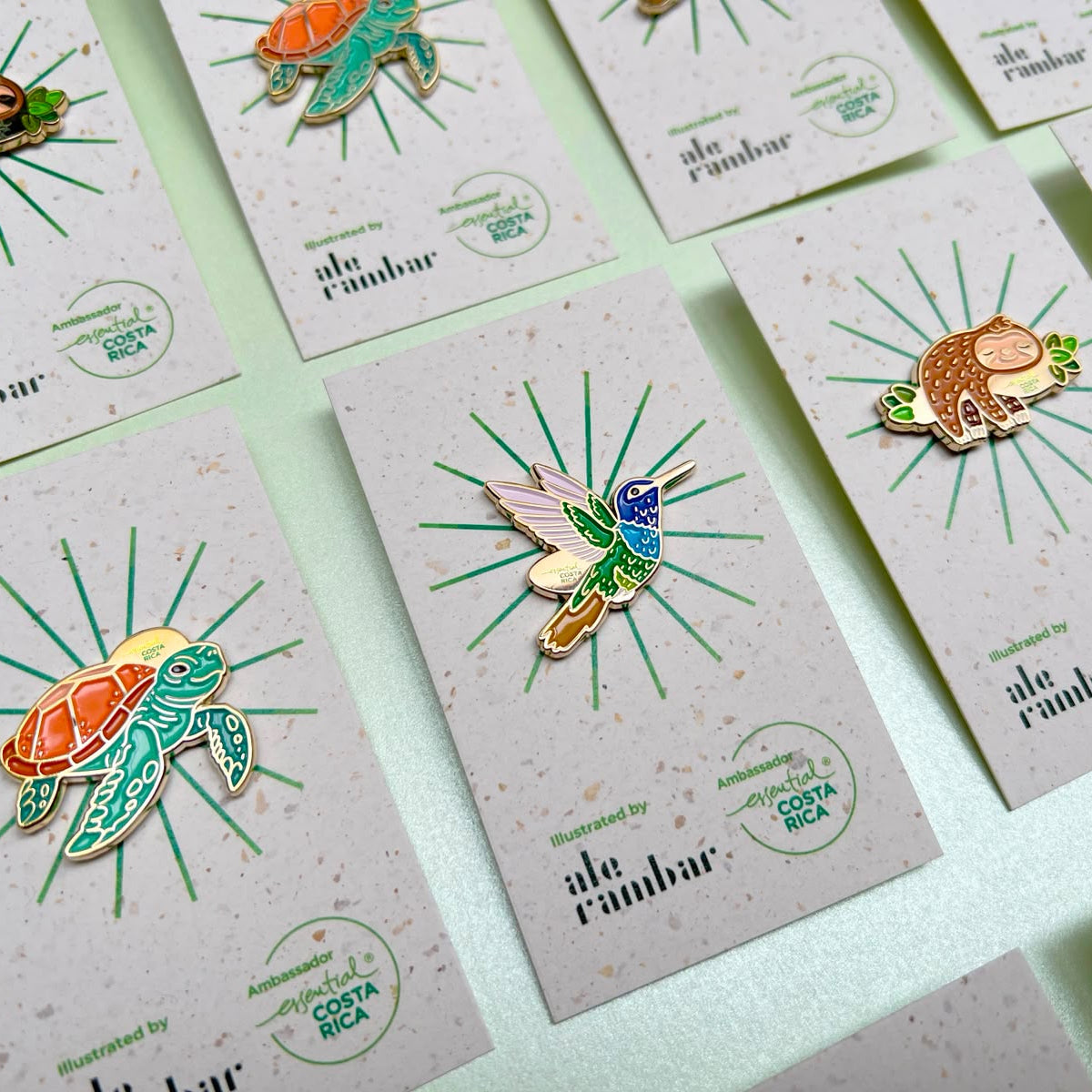 Pines y llaveros personalizados de Pinito